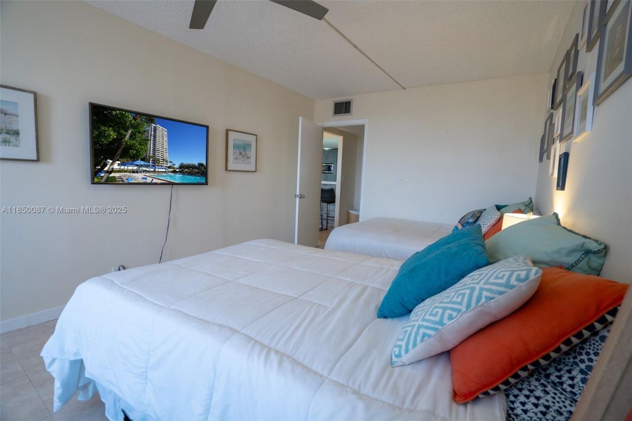 500 Three Islands Blvd, Unit 1008, Hallandale Beach, FL 33009 Photo