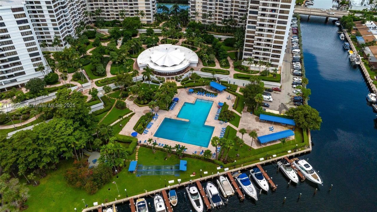 500 Three Islands Blvd, Unit 1008, Hallandale Beach, FL 33009 Photo