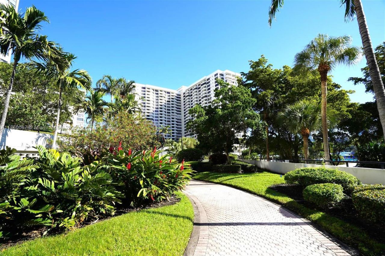 500 Three Islands Blvd, Unit 1008, Hallandale Beach, FL 33009 Photo