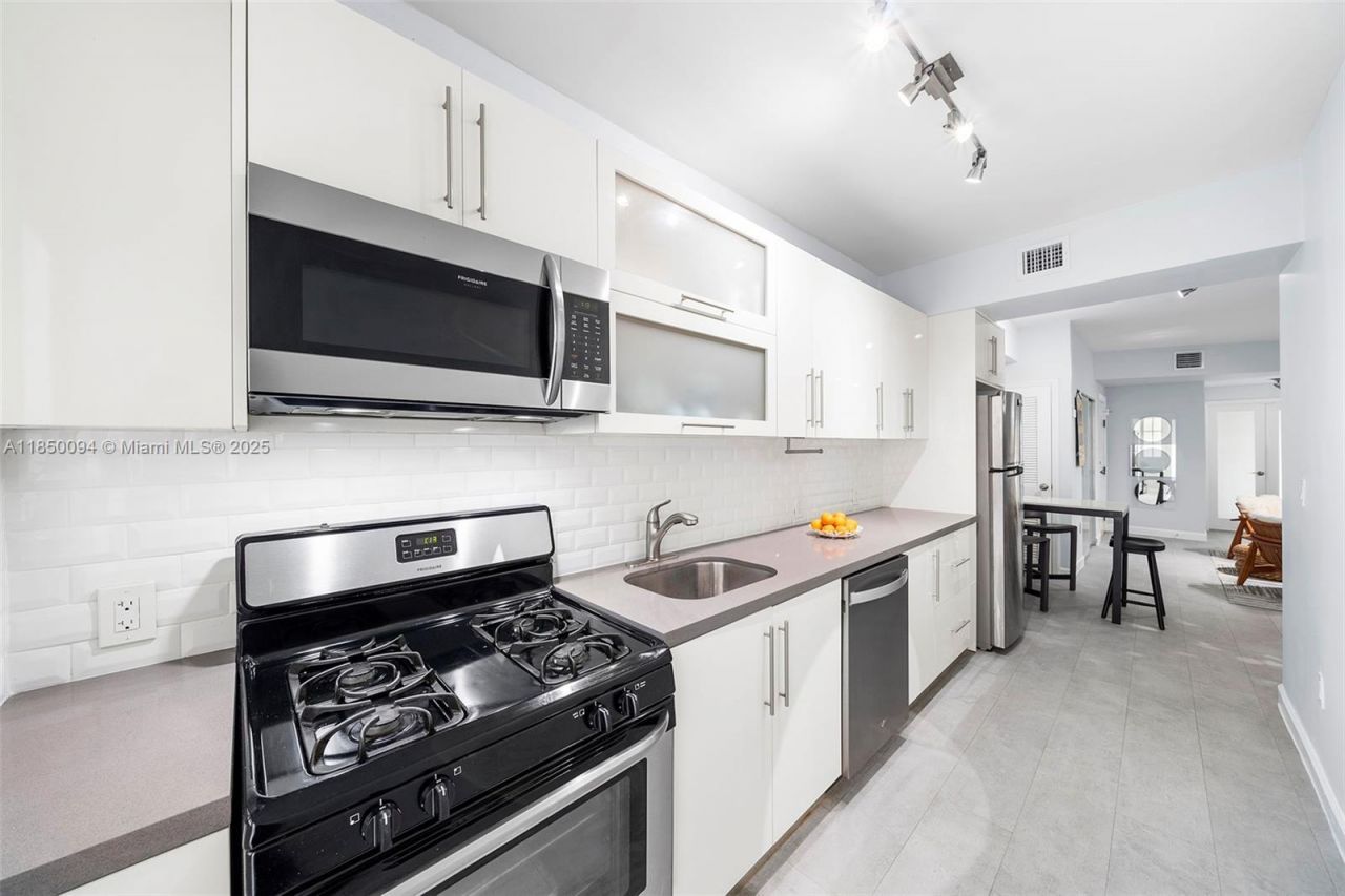 1569 Michigan Ave, Unit 10, Miami Beach, FL 33139 Photo