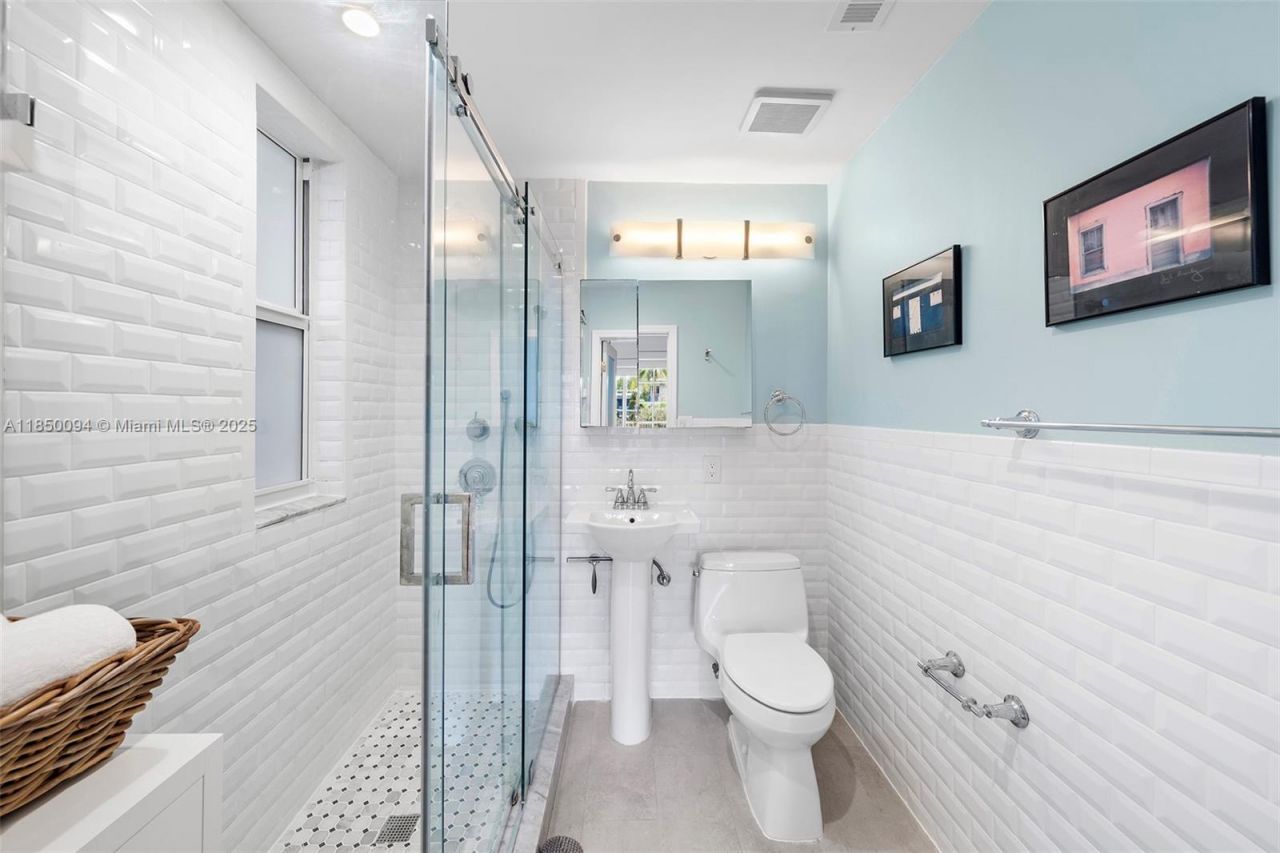 1569 Michigan Ave, Unit 10, Miami Beach, FL 33139 Photo