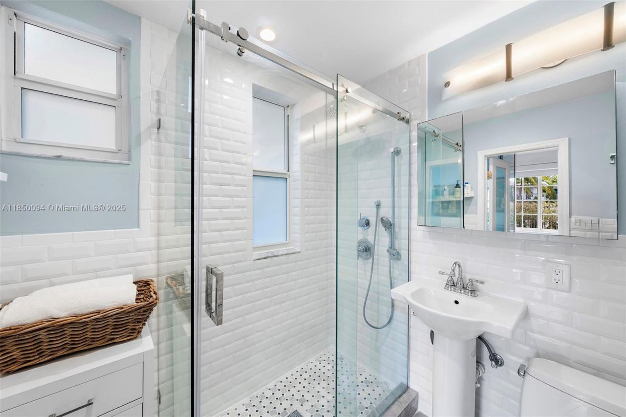 1569 Michigan Ave, Unit 10, Miami Beach, FL 33139 Photo