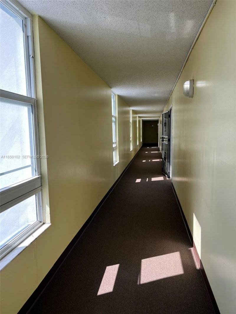 9682 Fontainebleau Blvd, Unit 401, Miami, FL 33172 Photo