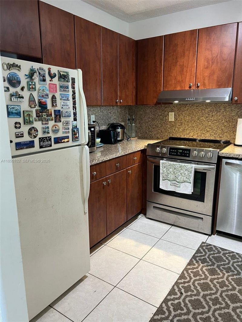 9682 Fontainebleau Blvd, Unit 401, Miami, FL 33172 Photo