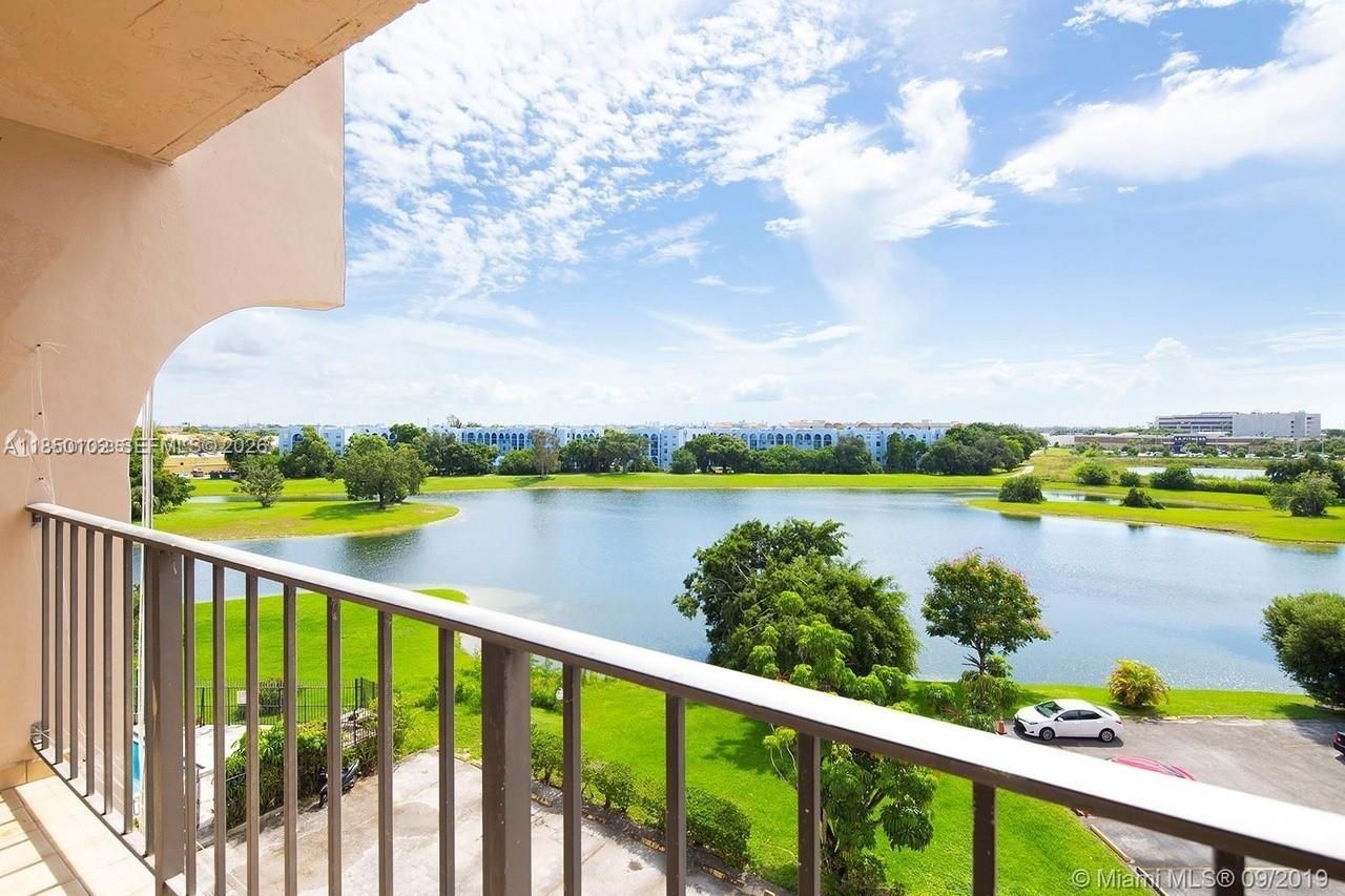 9682 Fontainebleau Blvd, Unit 401, Miami, FL 33172 Photo