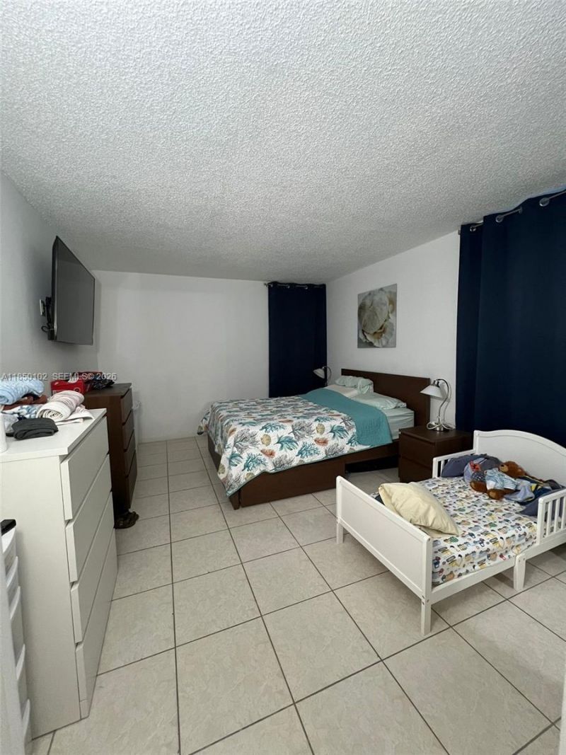 9682 Fontainebleau Blvd, Unit 401, Miami, FL 33172 Photo