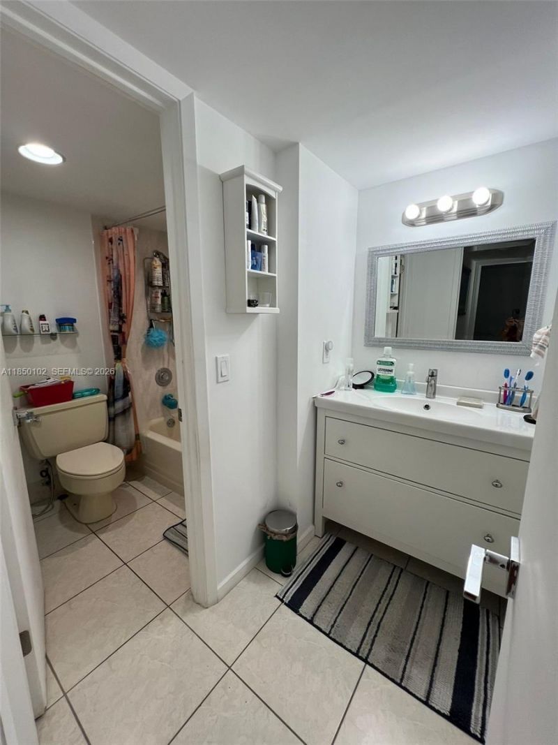 9682 Fontainebleau Blvd, Unit 401, Miami, FL 33172 Photo