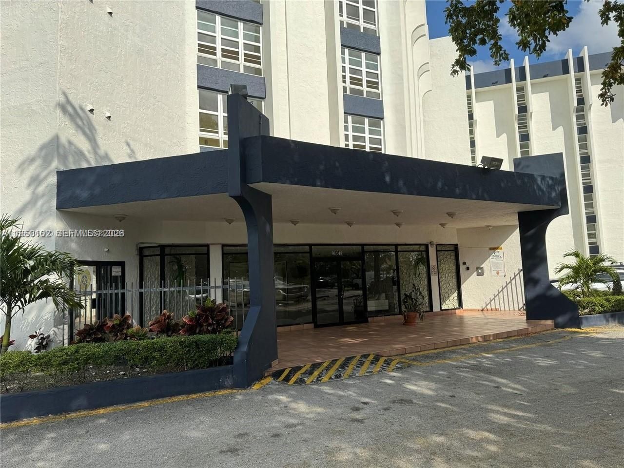9682 Fontainebleau Blvd, Unit 401, Miami, FL 33172 Photo