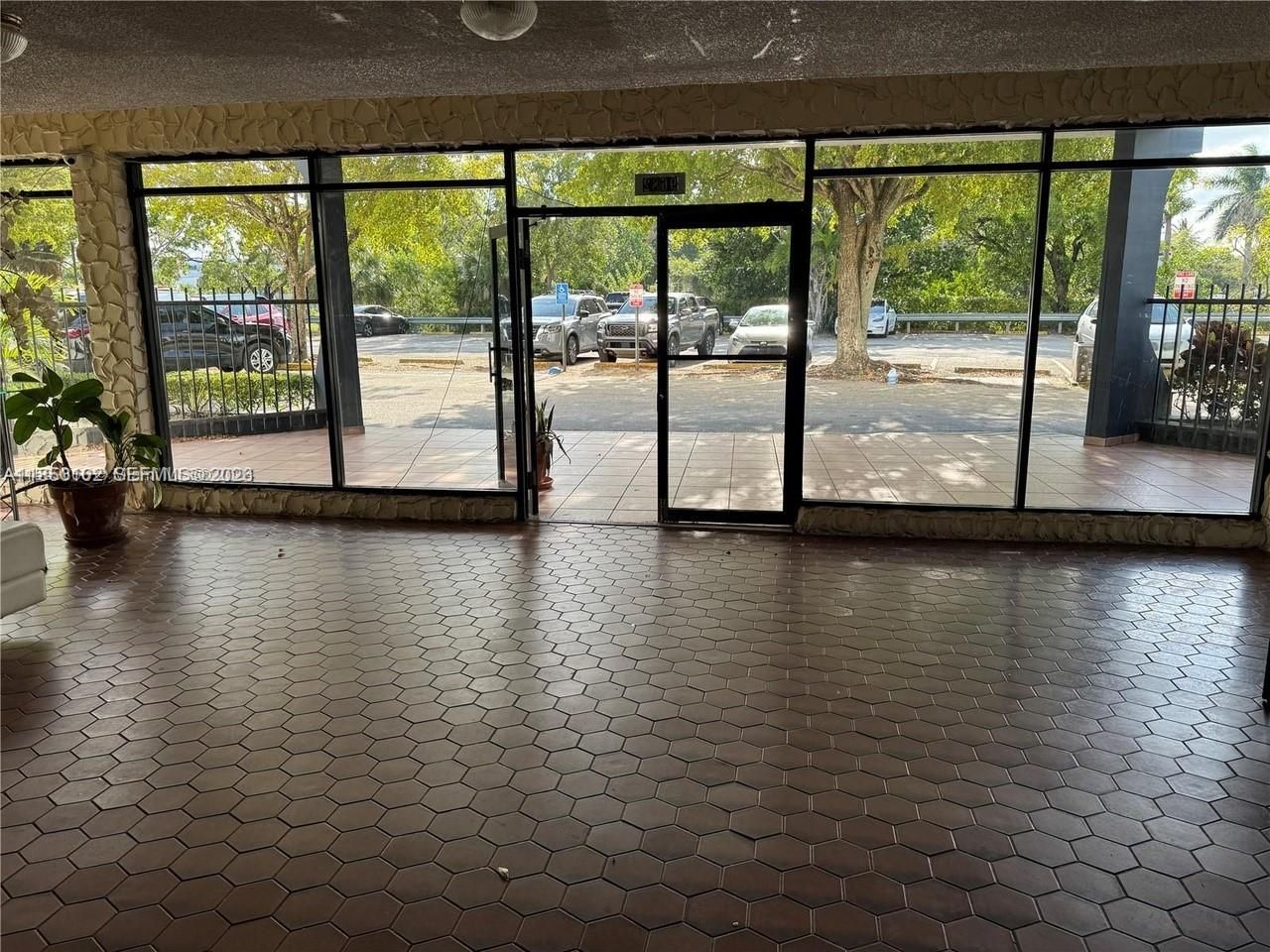 9682 Fontainebleau Blvd, Unit 401, Miami, FL 33172 Photo