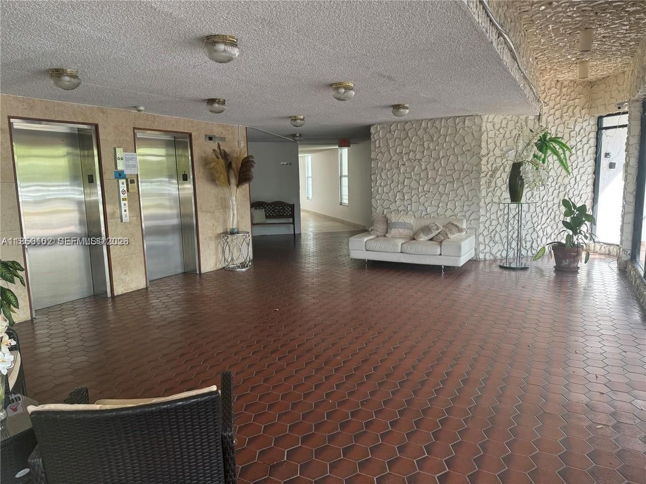 9682 Fontainebleau Blvd, Unit 401, Miami, FL 33172 Photo