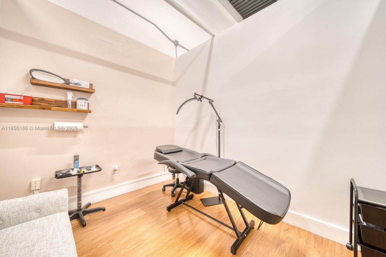 Full Service Salon Suite For Sale In Hialeah Garde, Hialeah, FL 33016 Photo
