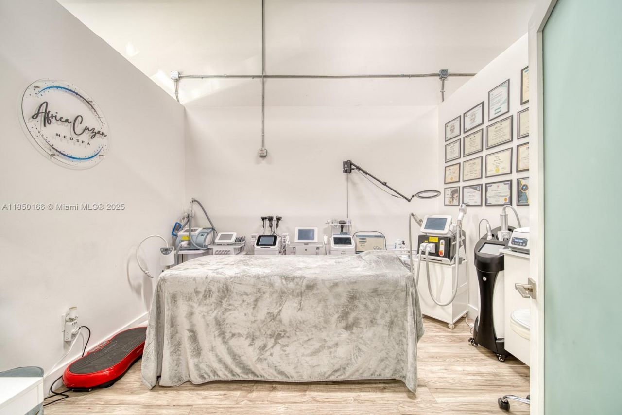 Full Service Salon Suite For Sale In Hialeah Garde, Hialeah, FL 33016 Photo