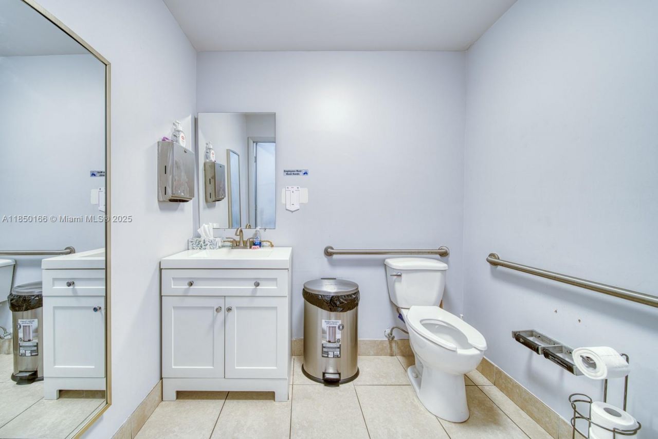 Full Service Salon Suite For Sale In Hialeah Garde, Hialeah, FL 33016 Photo