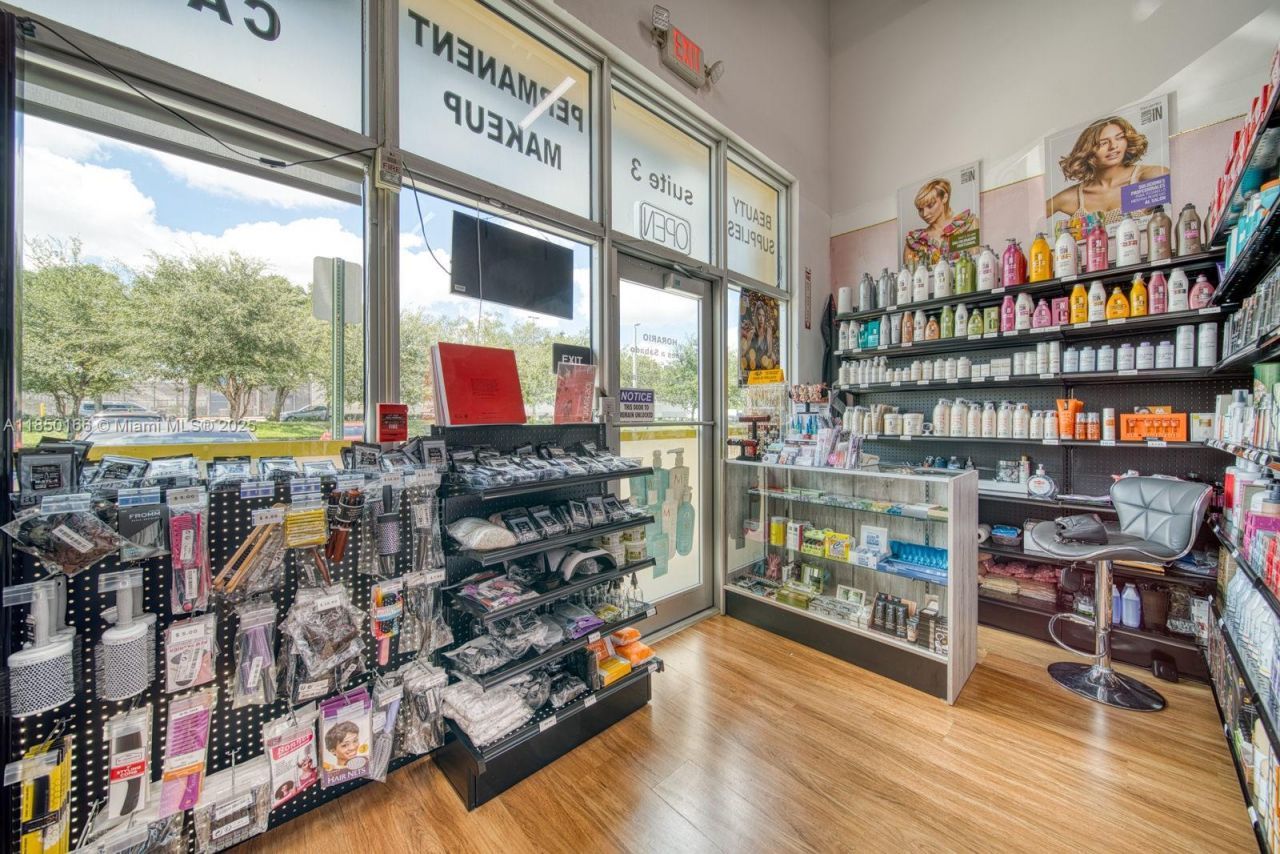 Full Service Salon Suite For Sale In Hialeah Garde, Hialeah, FL 33016 Photo