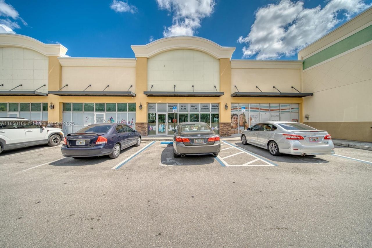 Full Service Salon Suite For Sale In Hialeah Garde, Hialeah, FL 33016 Photo