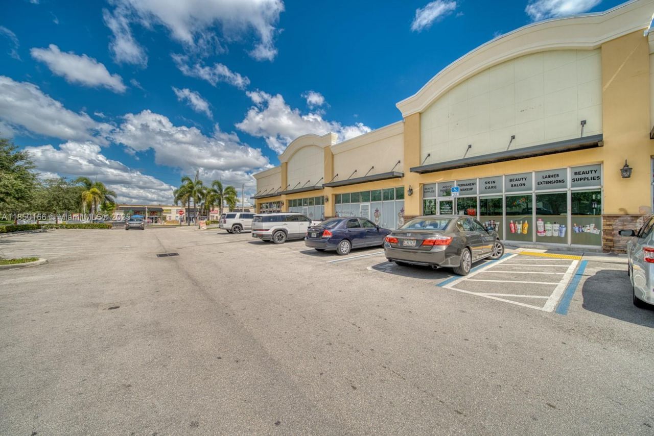 Full Service Salon Suite For Sale In Hialeah Garde, Hialeah, FL 33016 Photo
