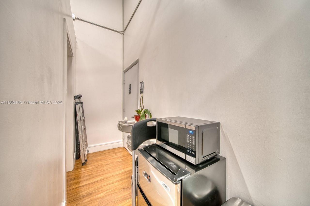 Full Service Salon Suite For Sale In Hialeah Garde, Hialeah, FL 33016 Photo