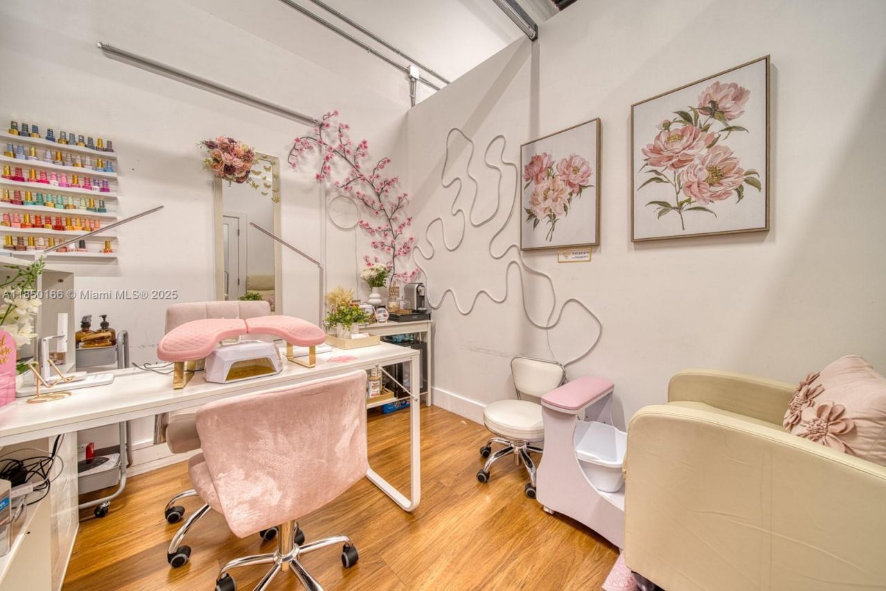 Full Service Salon Suite For Sale In Hialeah Garde, Hialeah, FL 33016 Photo