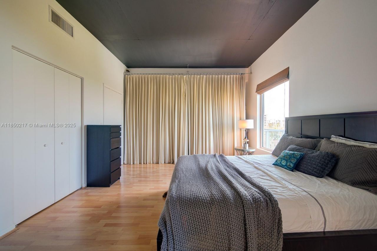 10 SW South River Dr, Unit 708, Miami, FL 33130 Photo