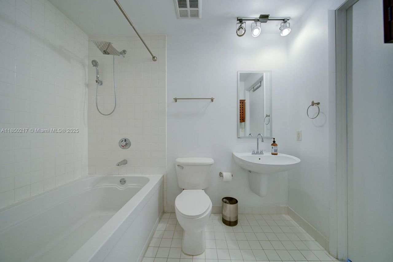 10 SW South River Dr, Unit 708, Miami, FL 33130 Photo