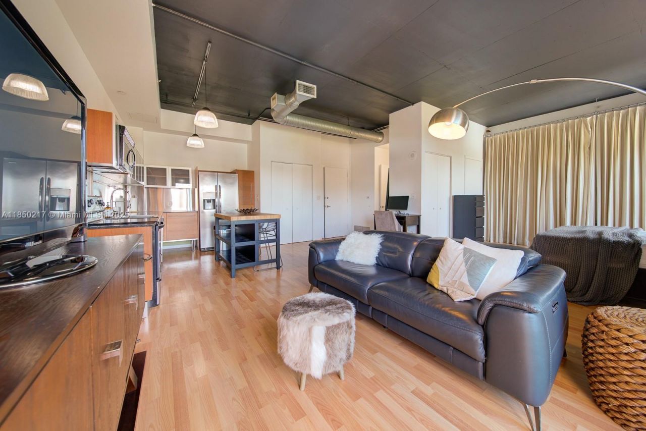 10 SW South River Dr, Unit 708, Miami, FL 33130 Photo