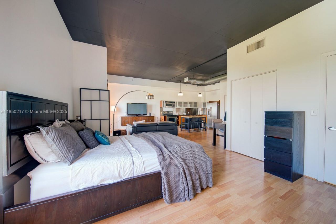 10 SW South River Dr, Unit 708, Miami, FL 33130 Photo