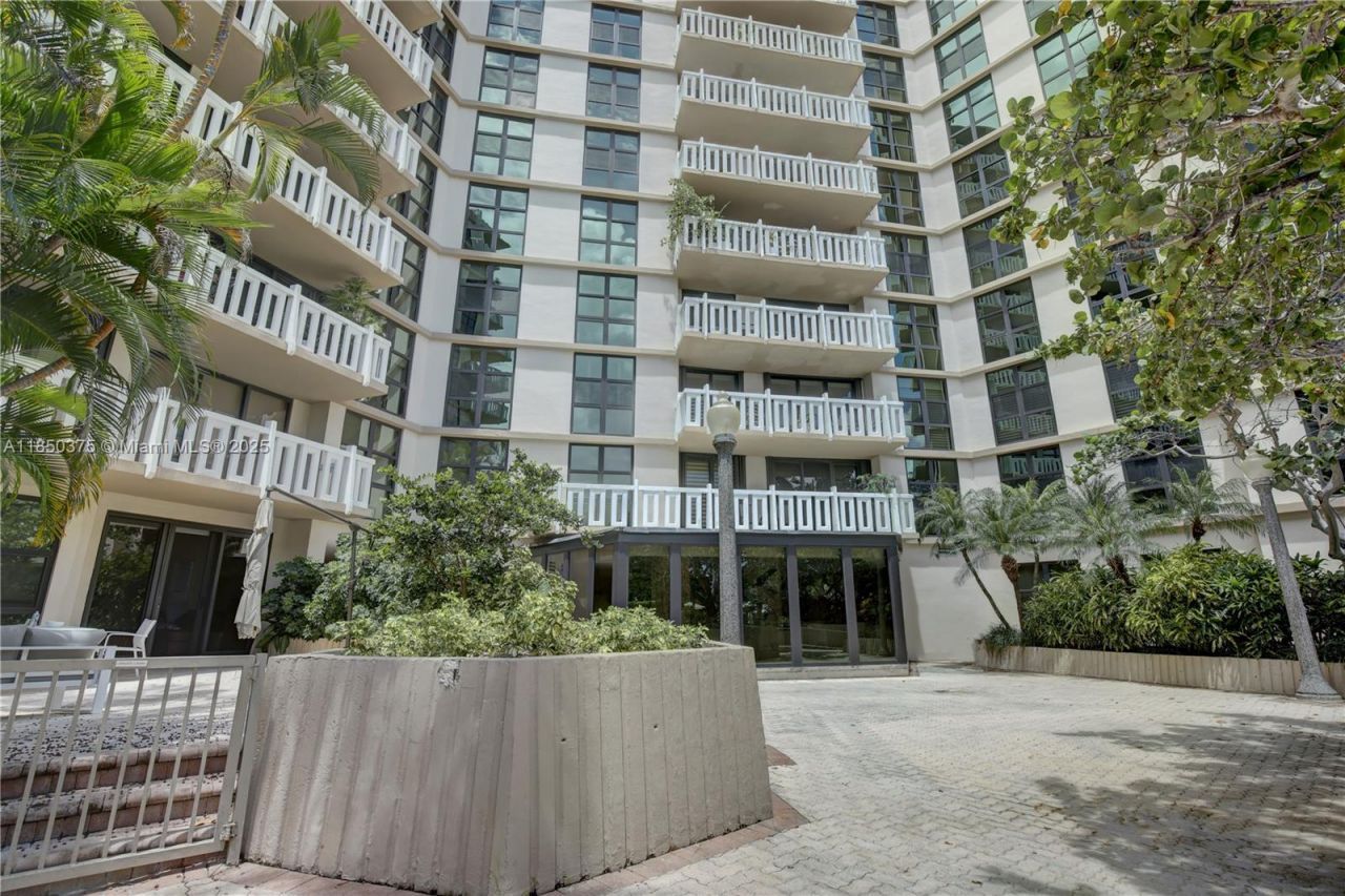 1111 Crandon Blvd, Unit A404, Key Biscayne, FL 33149 Photo