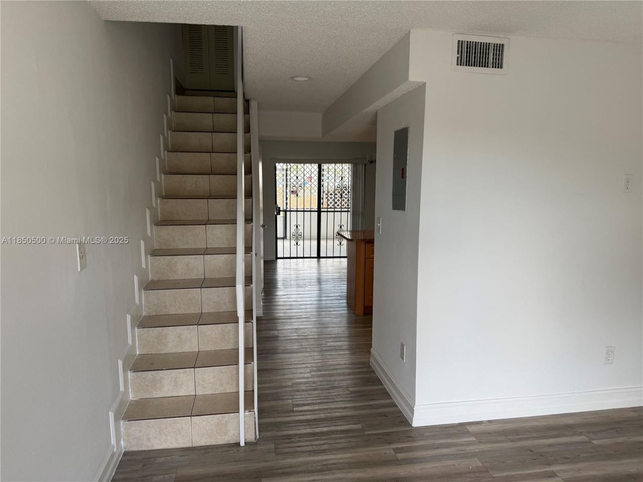 2289 W 52nd St, Unit 2-3, Hialeah, FL 33016 Photo