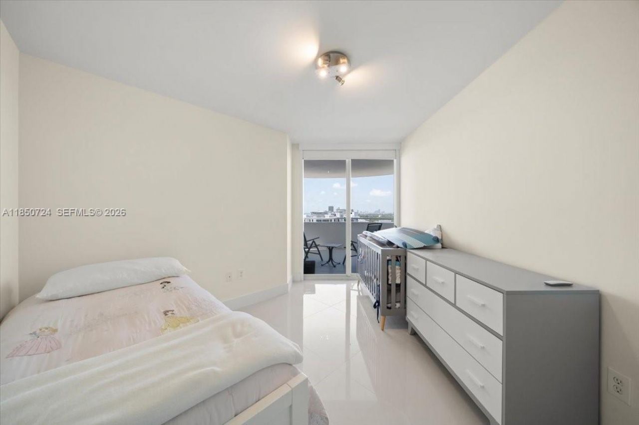 6301 Collins Ave, Unit 2705, Miami Beach, FL 33141 Photo