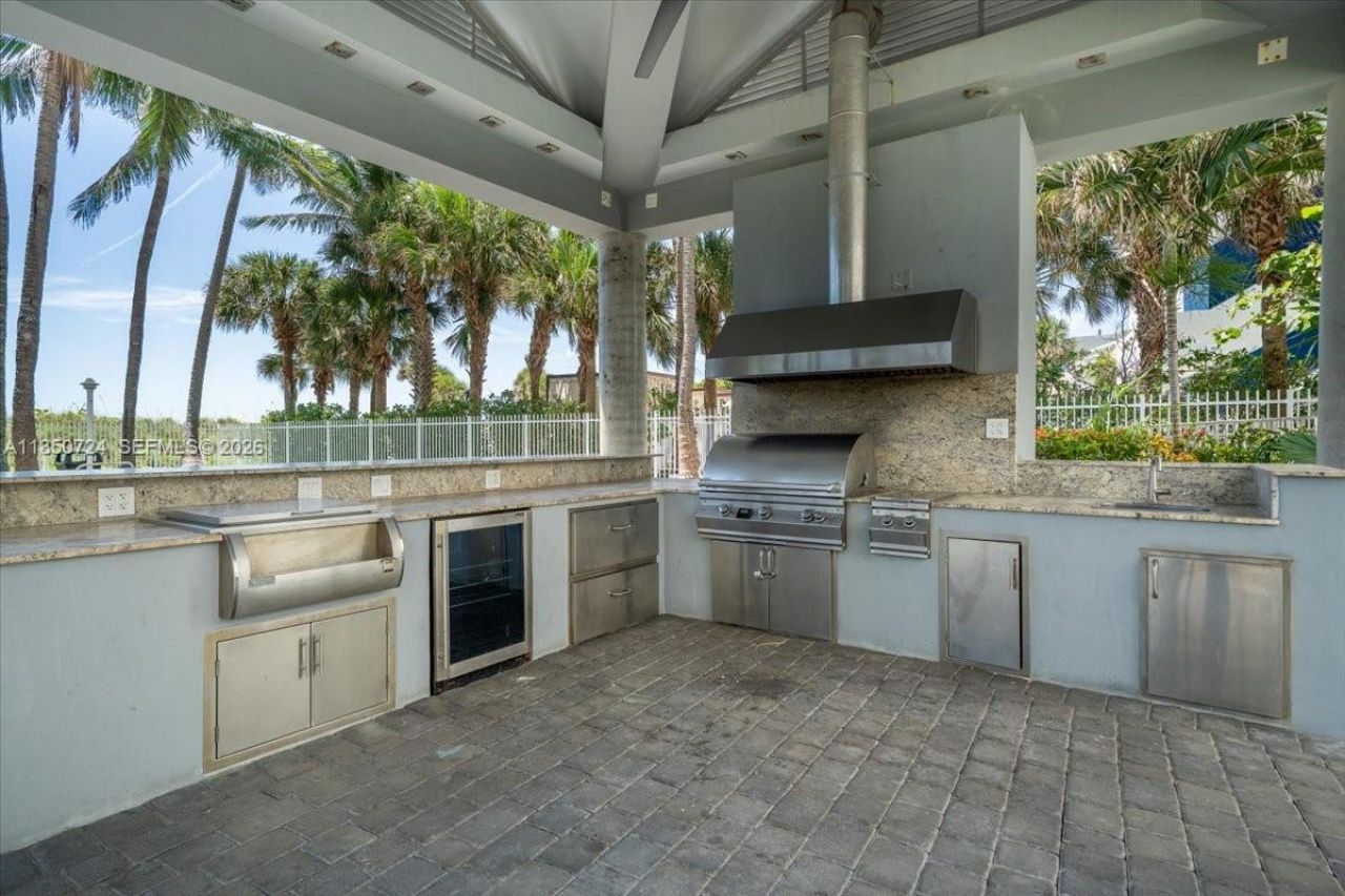 6301 Collins Ave, Unit 2705, Miami Beach, FL 33141 Photo