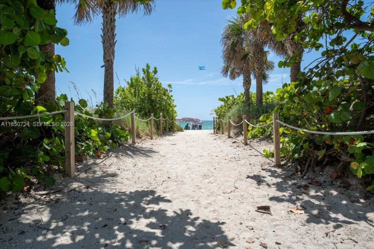 6301 Collins Ave, Unit 2705, Miami Beach, FL 33141 Photo