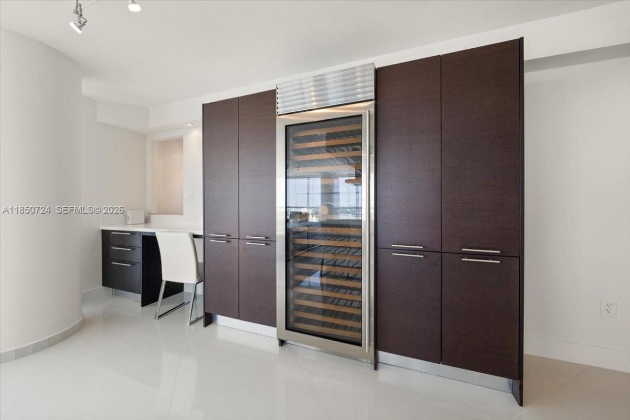 6301 Collins Ave, Unit 2705, Miami Beach, FL 33141 Photo