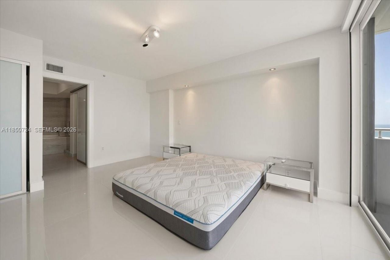 6301 Collins Ave, Unit 2705, Miami Beach, FL 33141 Photo