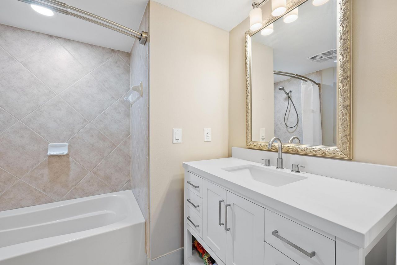 625 Casa Loma Boulevard, Unit 909, Boynton Beach, FL 33435 Photo