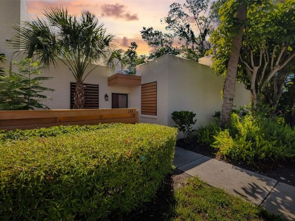 135 WILD PALM DRIVE, BRADENTON, FL 34210