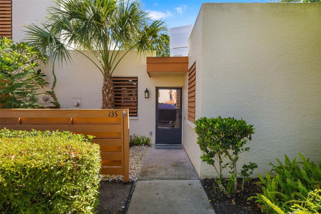 135 Wild Palm Drive, Bradenton, FL 34210 Photo