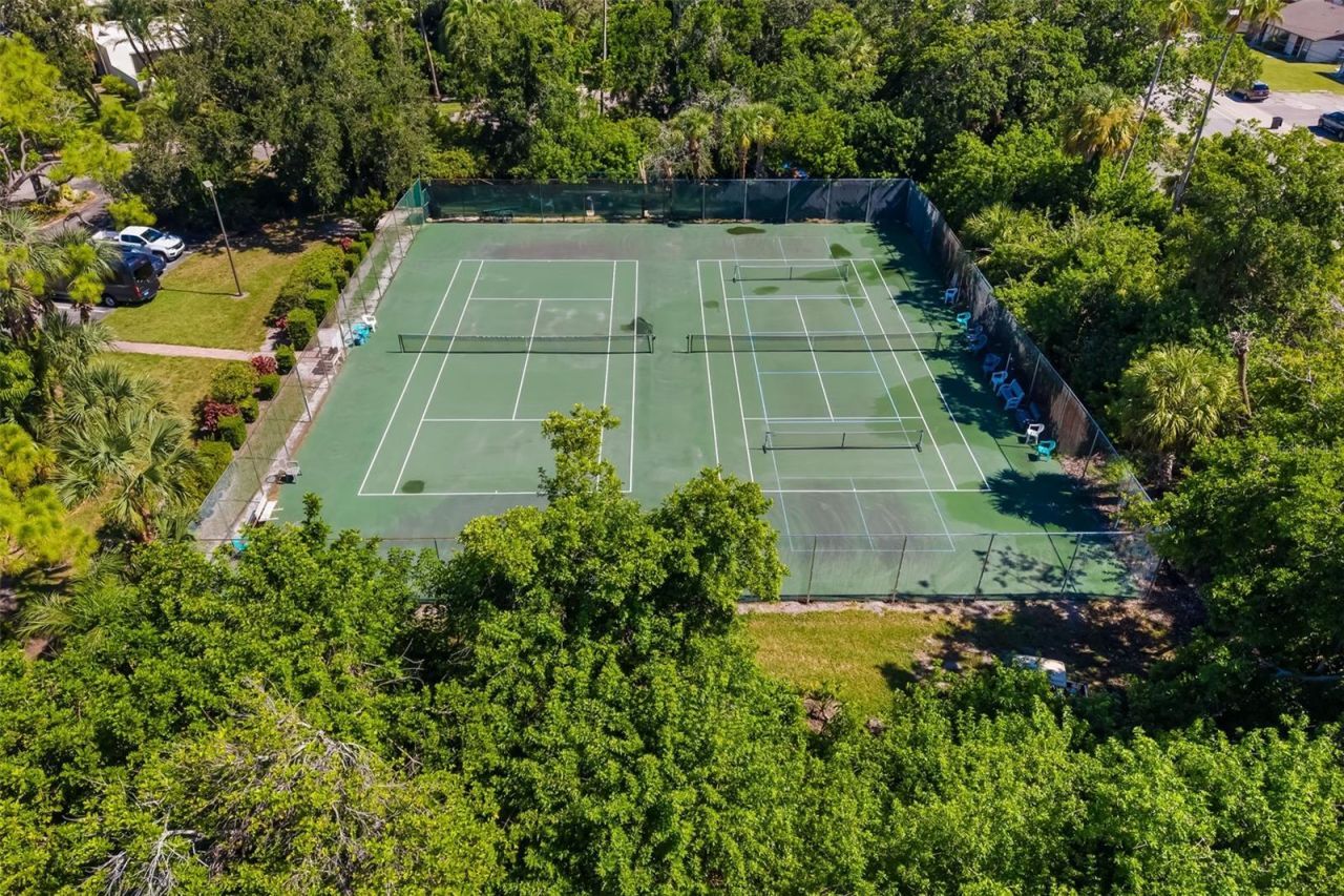 135 Wild Palm Drive, Bradenton, FL 34210 Photo