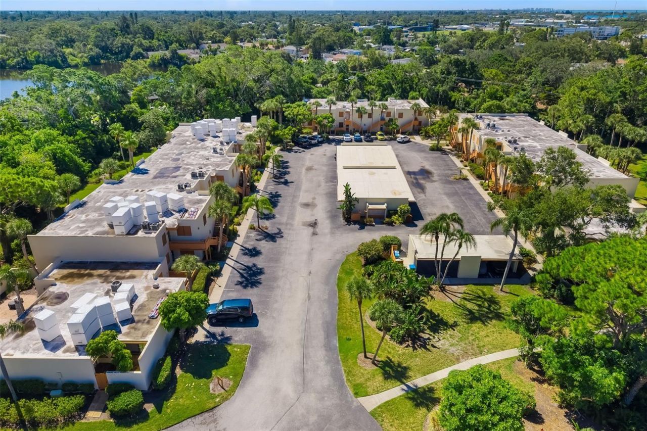 135 Wild Palm Drive, Bradenton, FL 34210 Photo