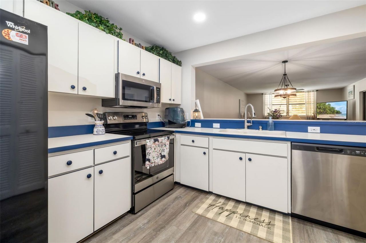 135 Wild Palm Drive, Bradenton, FL 34210 Photo