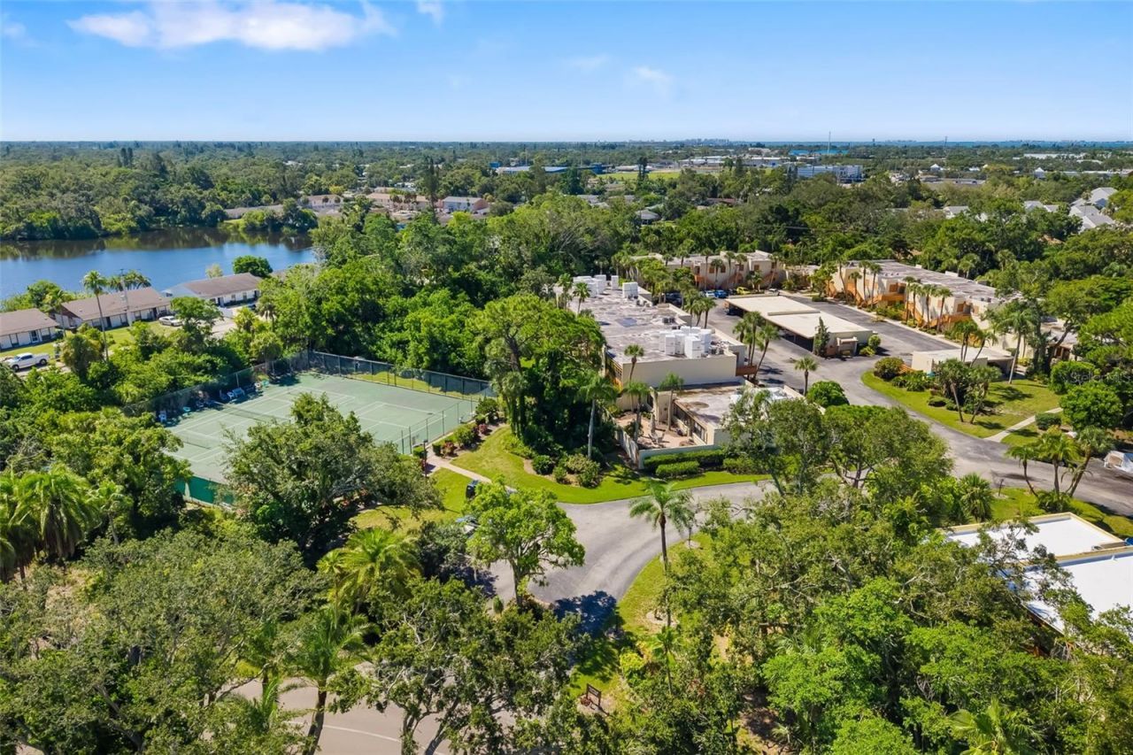 135 Wild Palm Drive, Bradenton, FL 34210 Photo