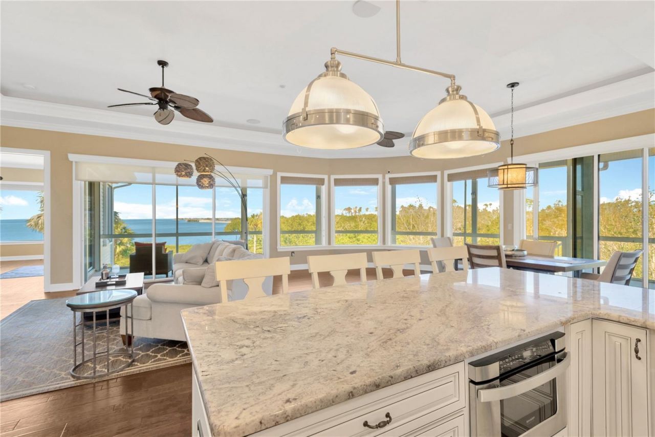 511 Seaview Drive, Tarpon Springs, FL 34689 Photo