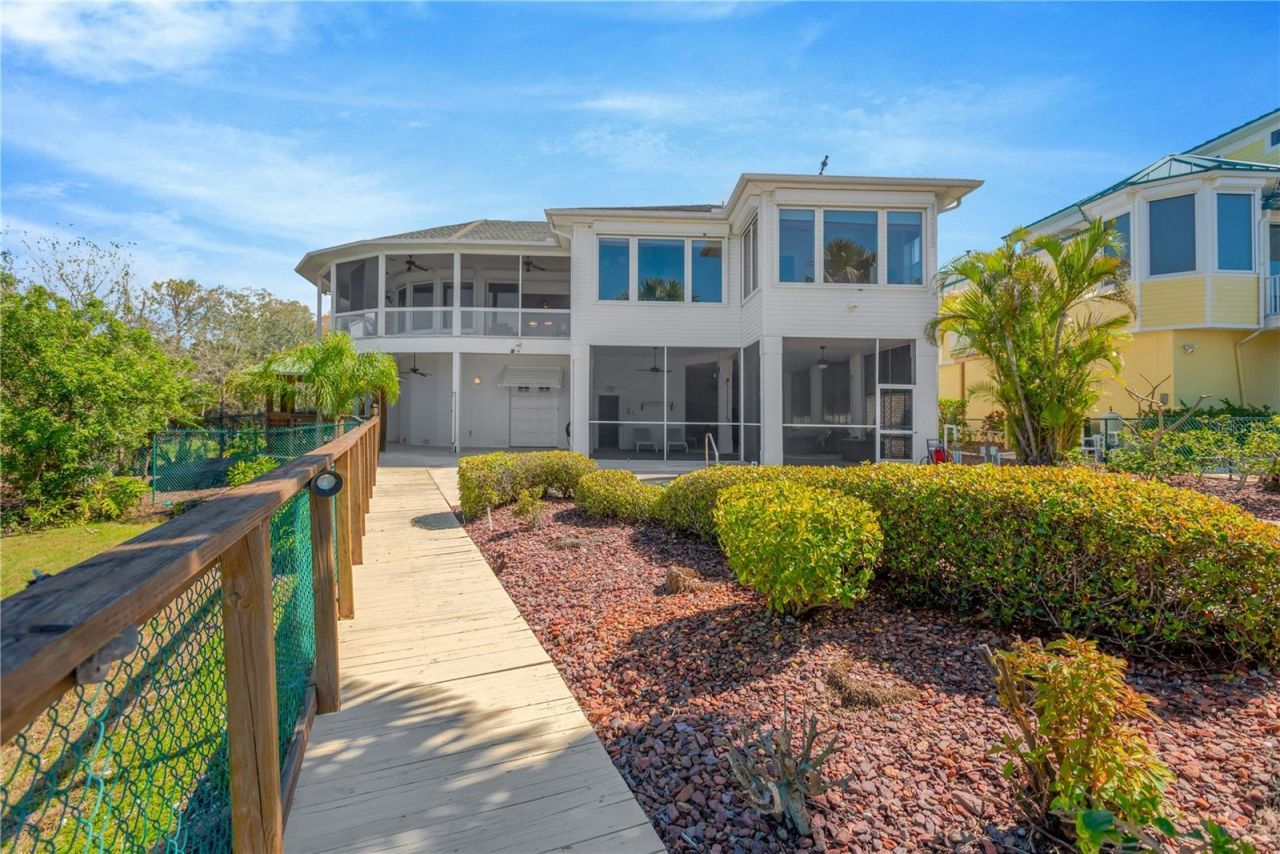 511 Seaview Drive, Tarpon Springs, FL 34689 Photo