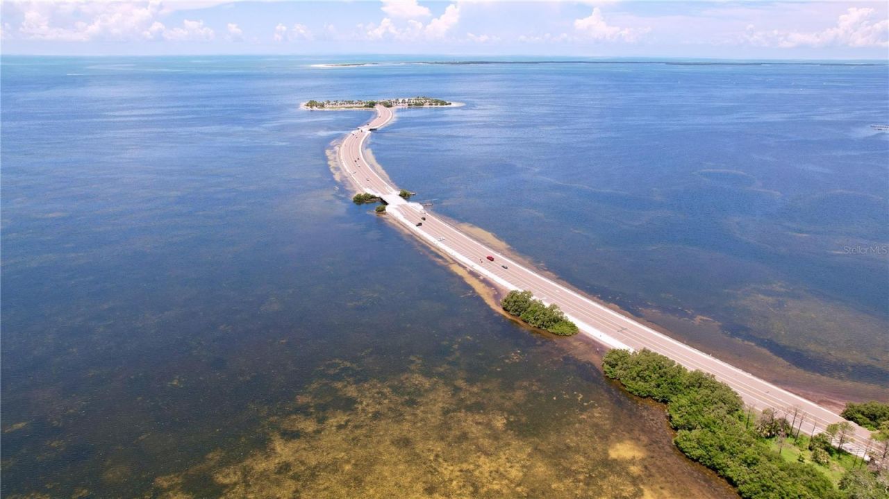 511 Seaview Drive, Tarpon Springs, FL 34689 Photo