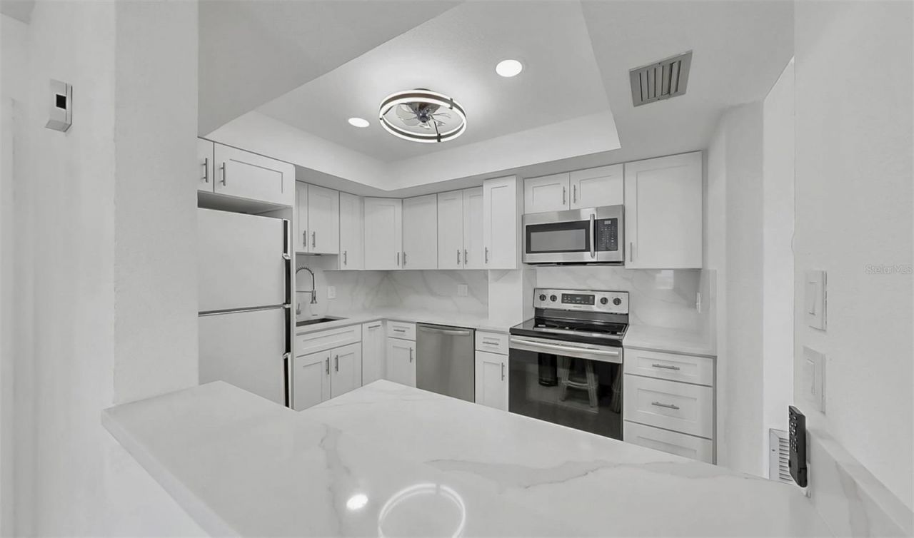 4900 Brittany Drive S, Unit 1702, Saint Petersburg, FL 33715 Photo