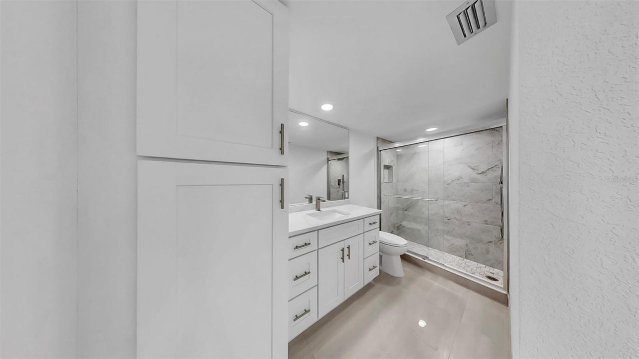 4900 Brittany Drive S, Unit 1702, Saint Petersburg, FL 33715 Photo