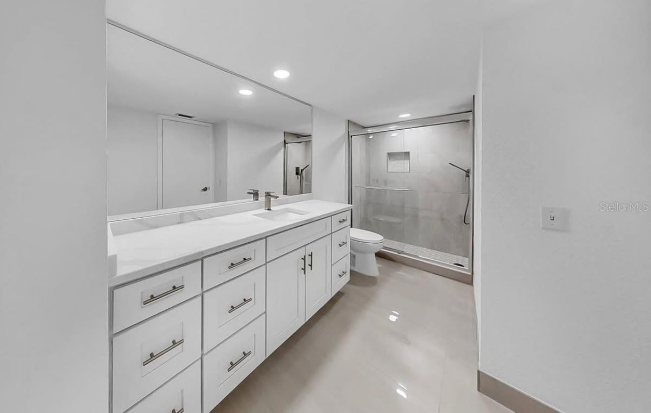 4900 Brittany Drive S, Unit 1702, Saint Petersburg, FL 33715 Photo