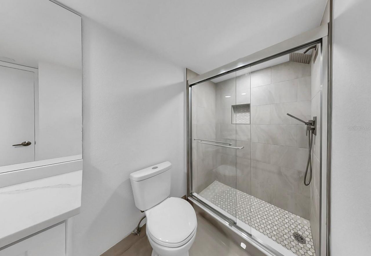 4900 Brittany Drive S, Unit 1702, Saint Petersburg, FL 33715 Photo