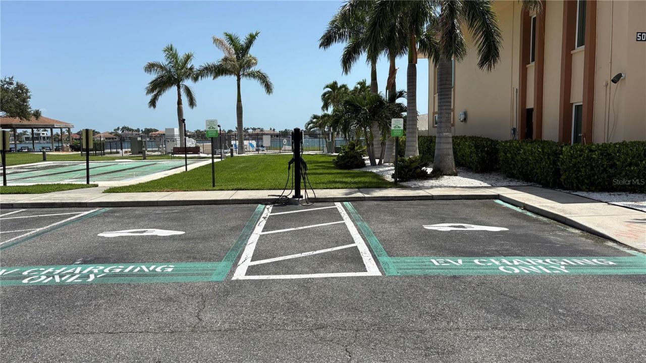 4900 Brittany Drive S, Unit 1702, Saint Petersburg, FL 33715 Photo