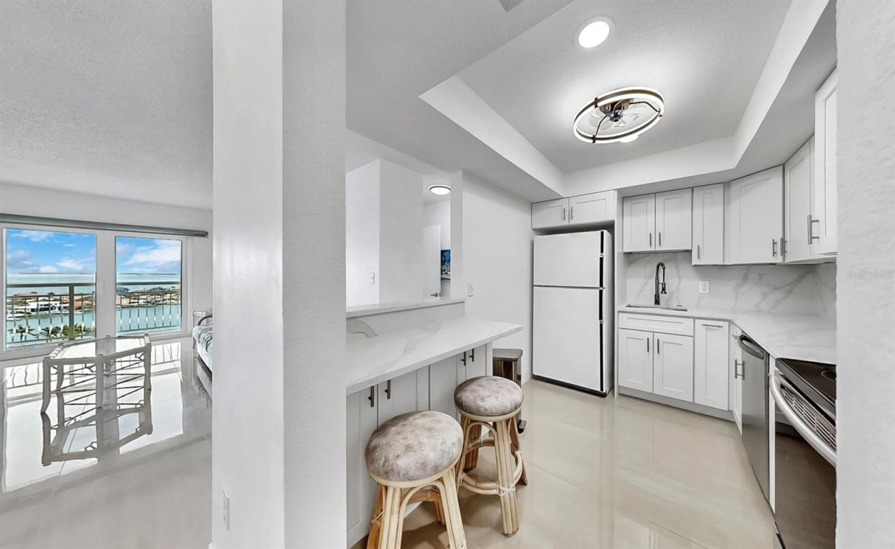 4900 Brittany Drive S, Unit 1702, Saint Petersburg, FL 33715 Photo