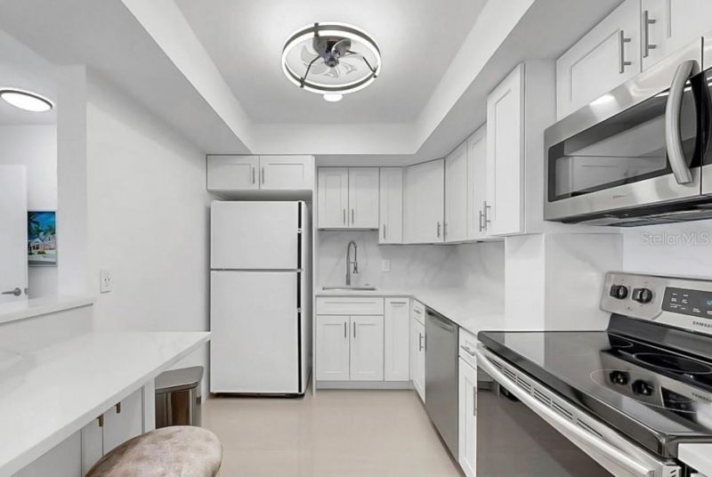 4900 Brittany Drive S, Unit 1702, Saint Petersburg, FL 33715 Photo